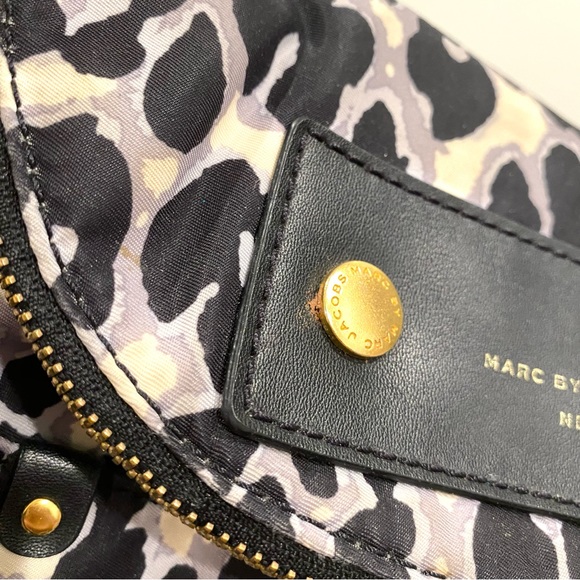 Marc by Marc Jacobs Preppy Nylon Natasha (Elephant Grey Leopard) Crossbody Bag - Picture 7 of 9
